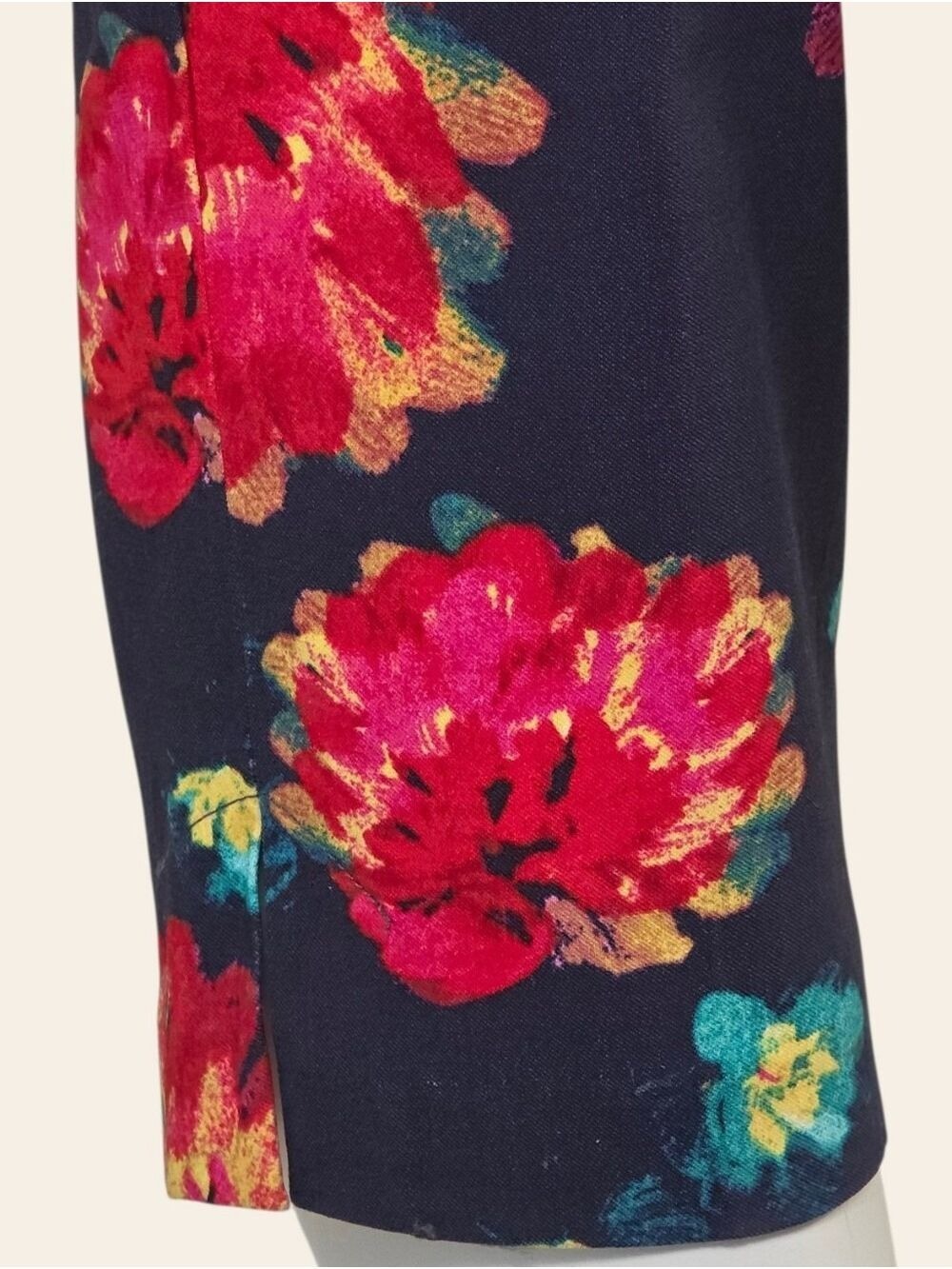 Tribal Floral Pull-On Capri Pants NWT Size 6 Stretch Navy Resort Travel Summer - Picture 6 of 11